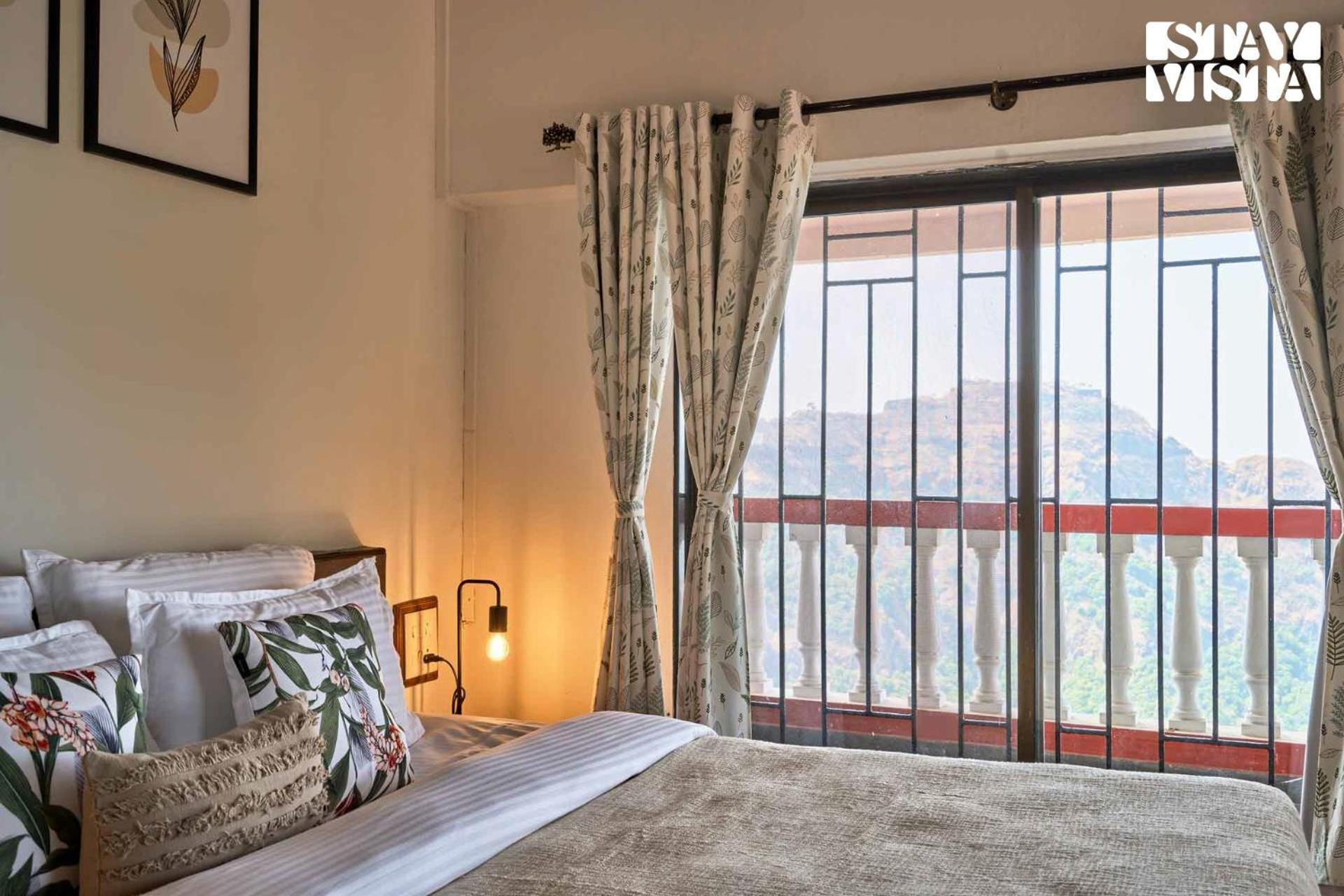 Stayvista At Cliffhanger Solitude With Balcony, Lawn コールハープル エクステリア 写真