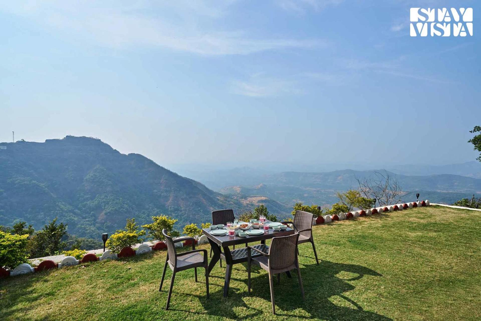 Stayvista At Cliffhanger Solitude With Balcony, Lawn コールハープル エクステリア 写真